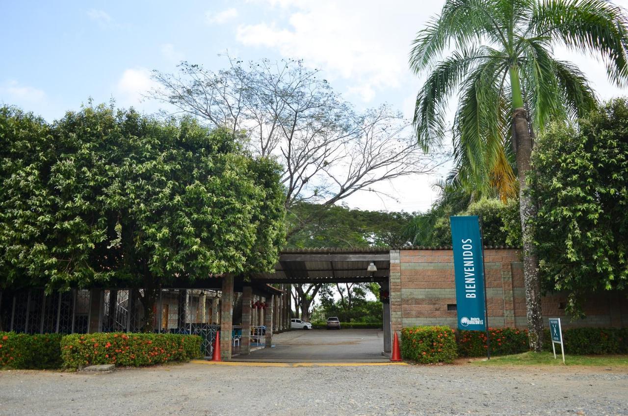Hosteria Horizontes Caucasia ภายนอก รูปภาพ